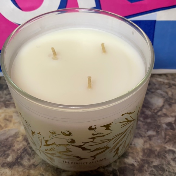 Bath & Body Works 3-Wick candles The perfect Autumn - Picture 4 of 5